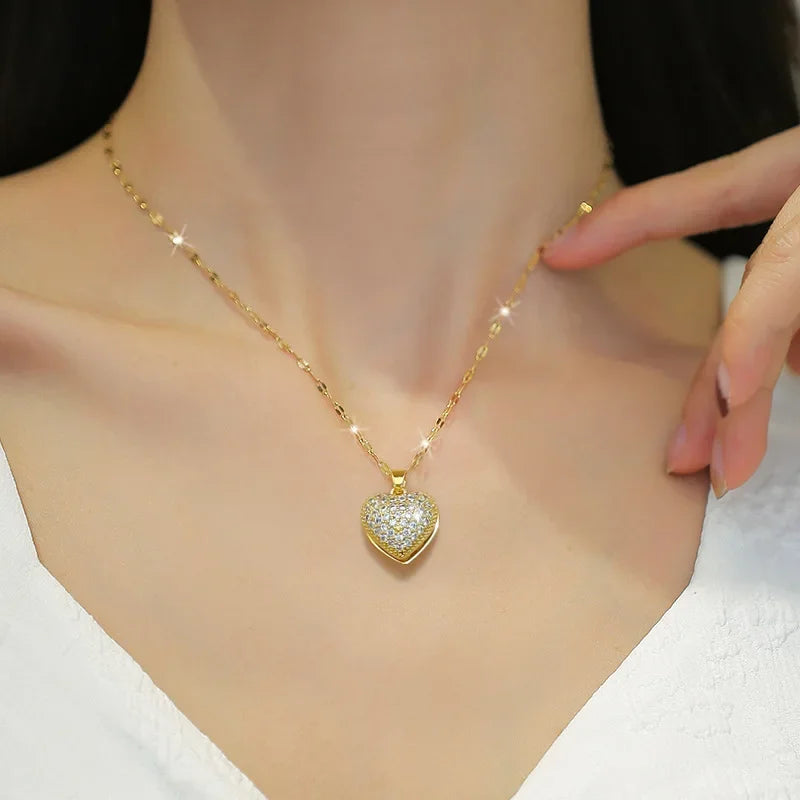 Collar elegante y lujoso de ostra con perla en forma de corazón color melocotón
