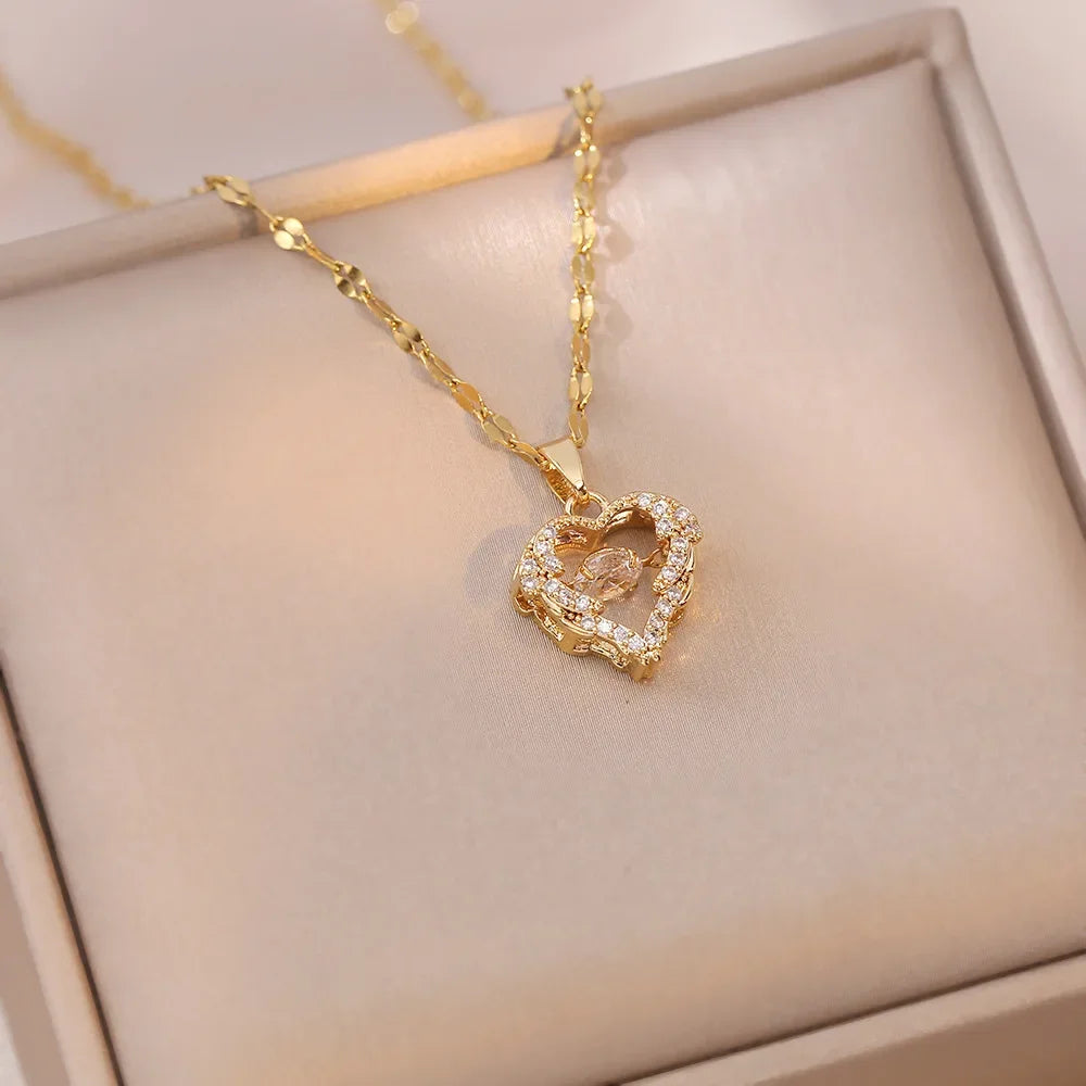 Collar elegante y lujoso de ostra con perla en forma de corazón color melocotón