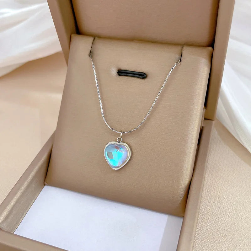 Collar elegante y lujoso de ostra con perla en forma de corazón color melocotón