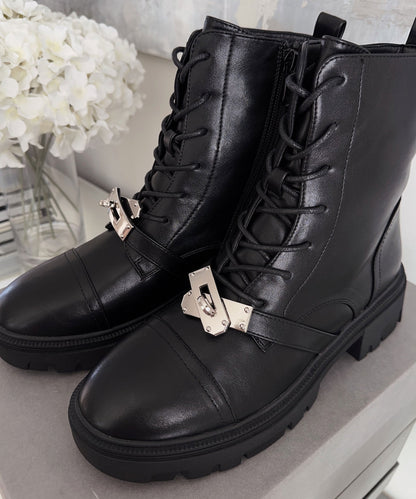 Botines Hermi negros y plateados