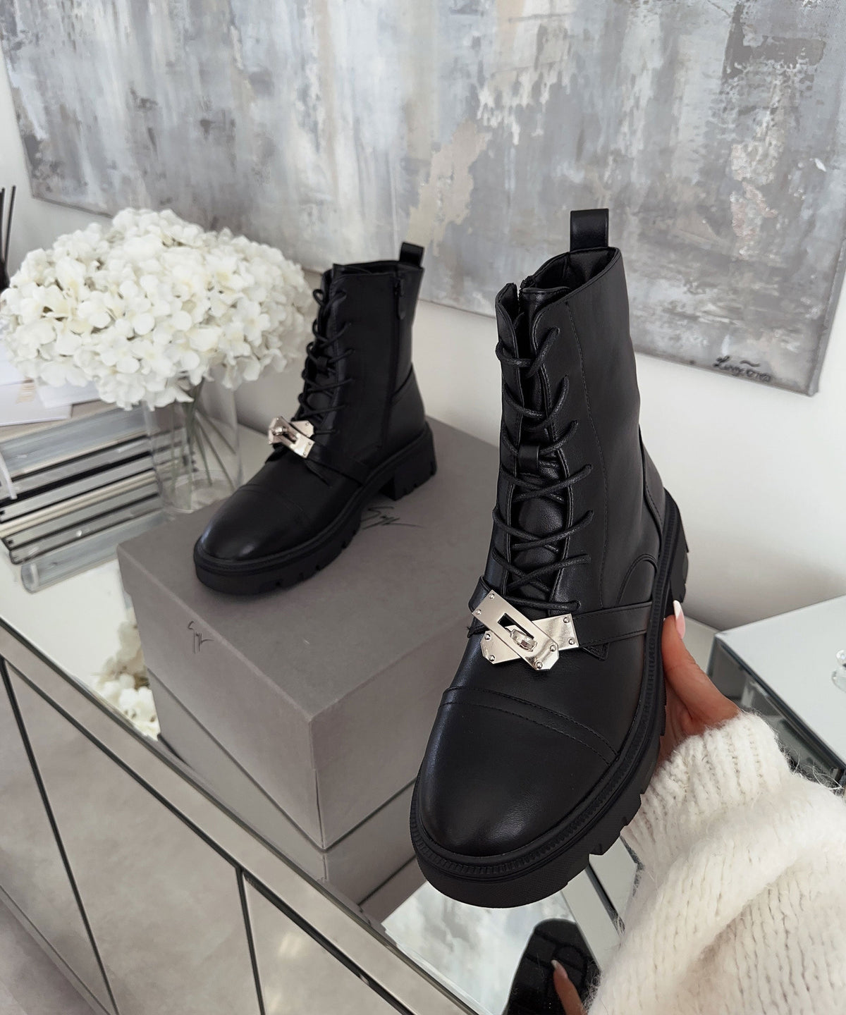Botines Hermi negros y plateados