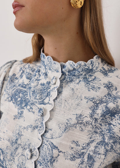 Blusa estampada Verona con ribete festoneado | Blanco y azul