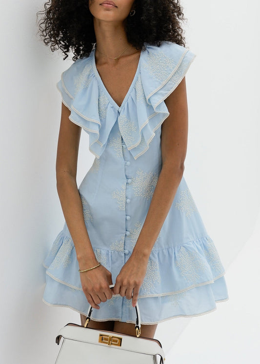 Vestido de día Loren con volante bordado | Azul pastel