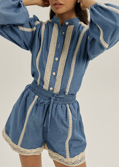 Blusa Zoe con detalle de crochet | Azul chambray