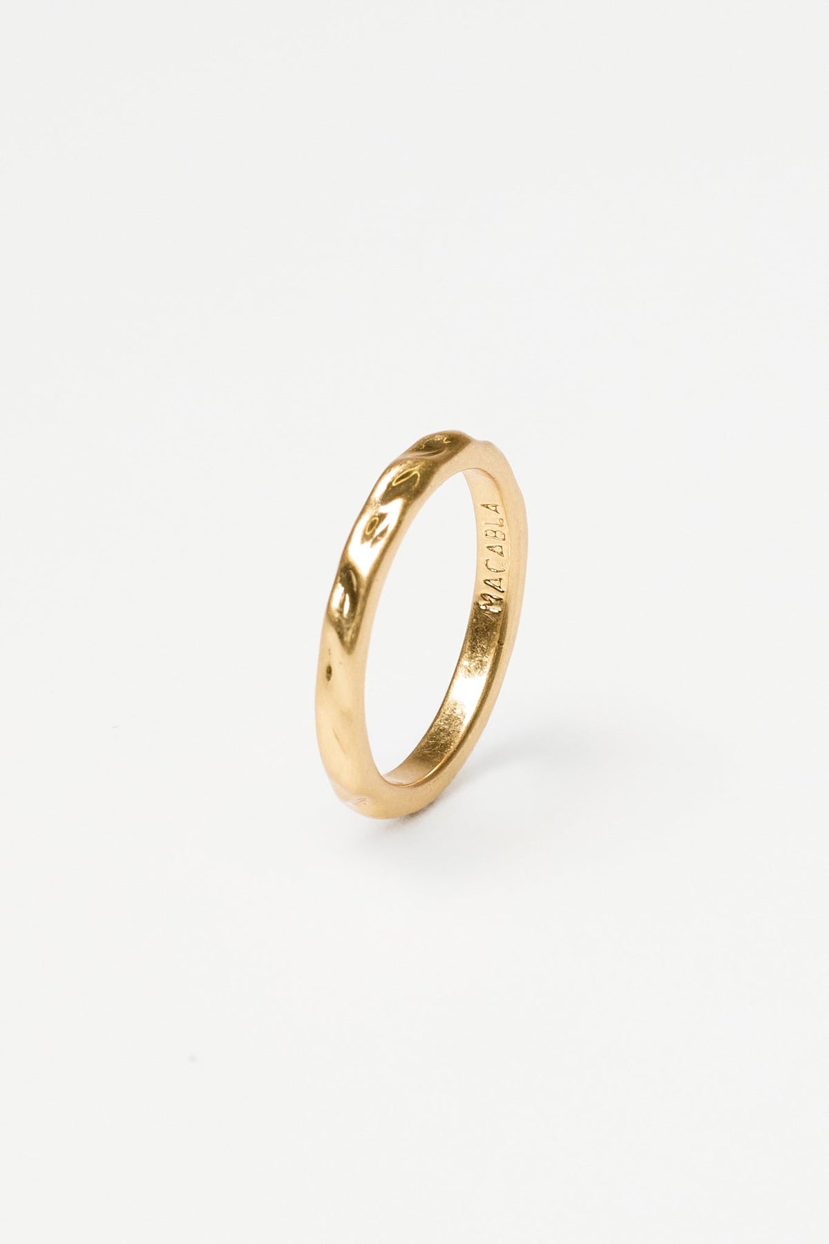 Anillo irregular fino