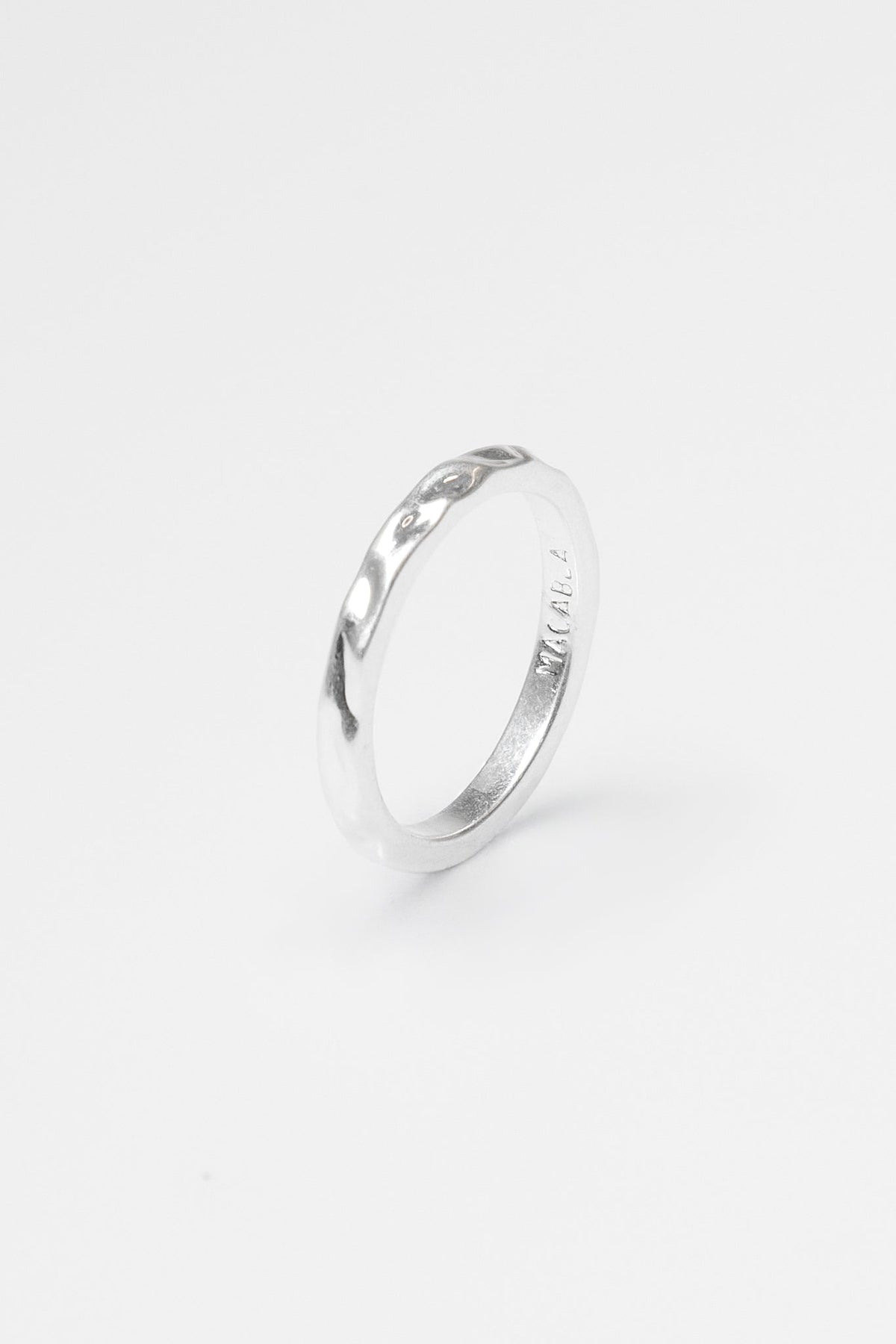Anillo irregular fino