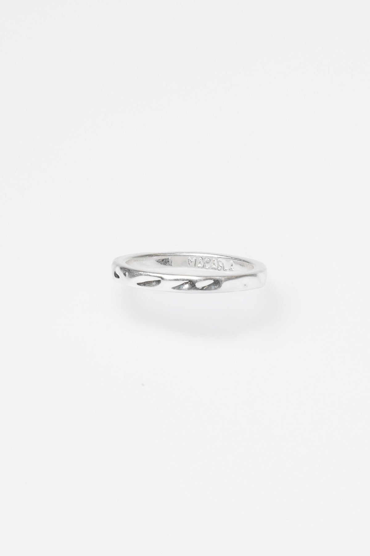 Anillo irregular fino