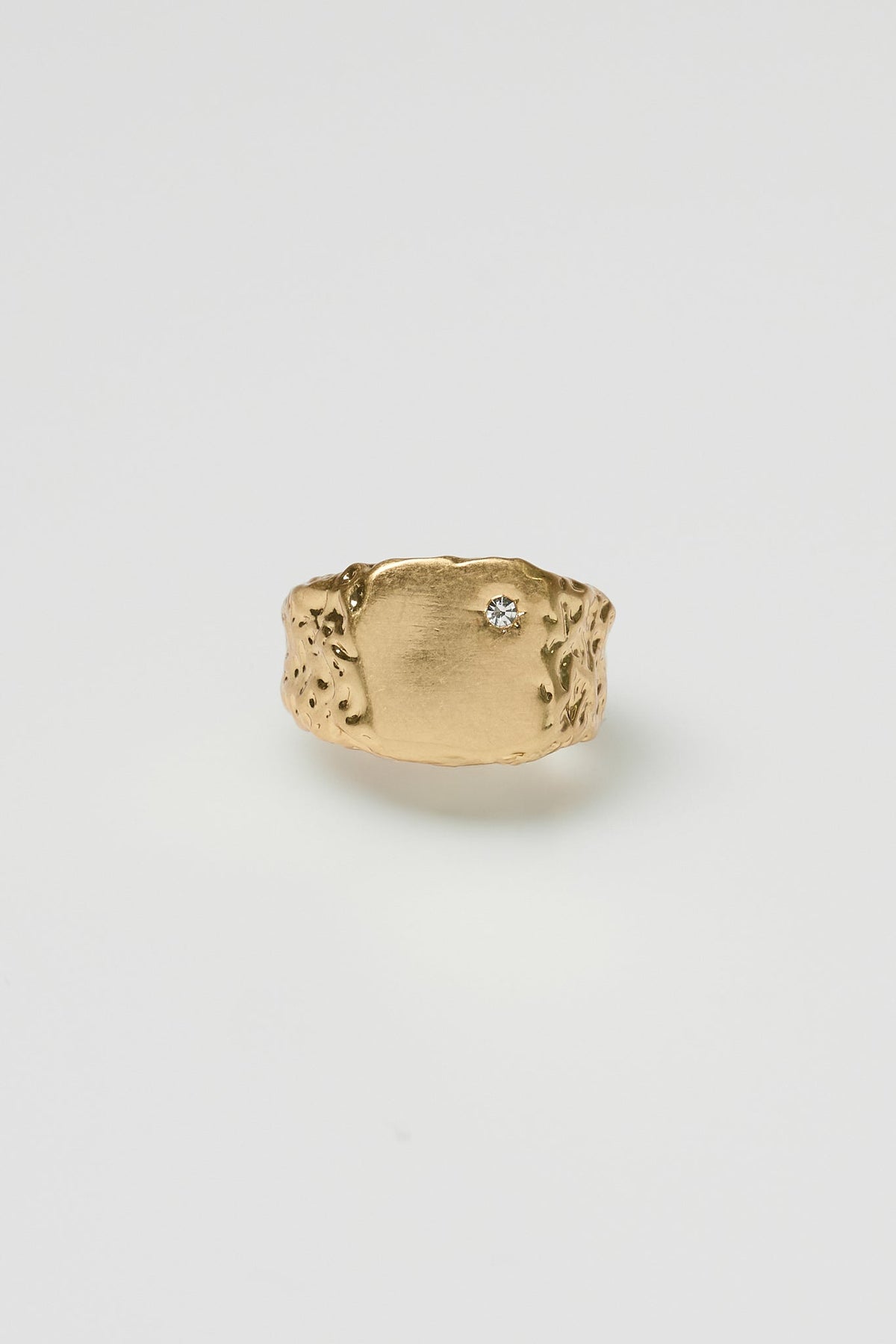 Anillo de sello irregular con circonita