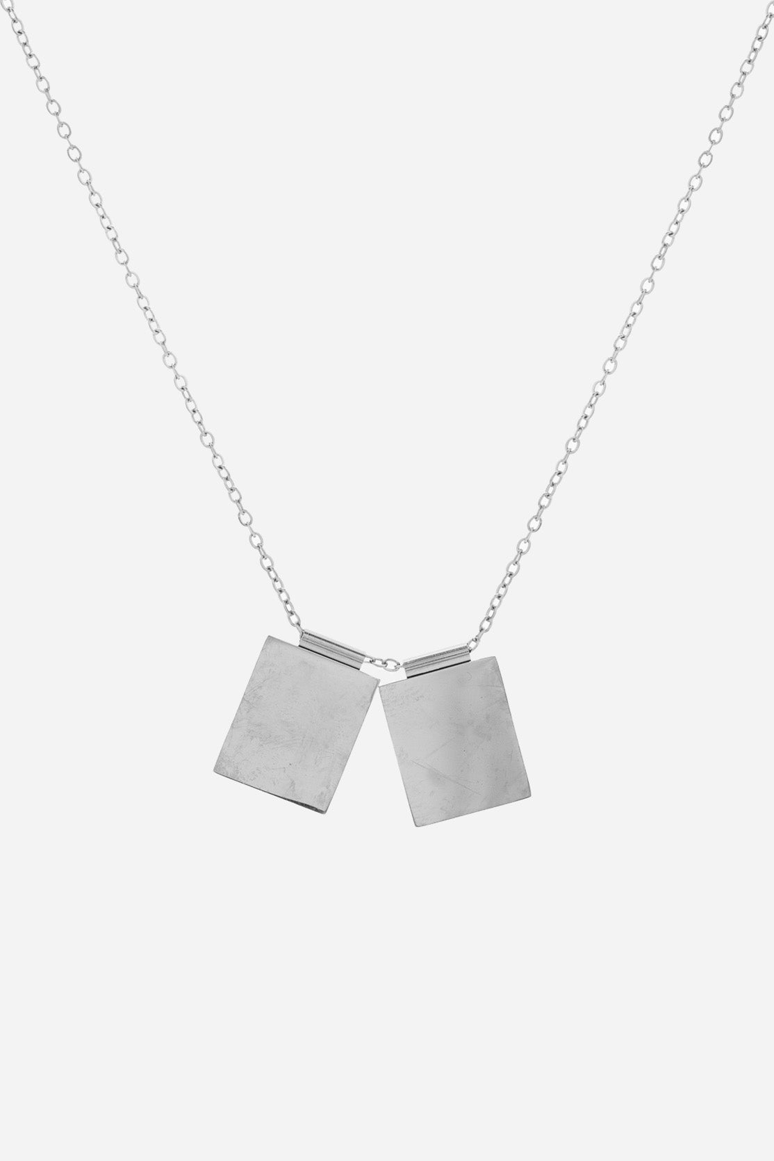 Collar con doble placa