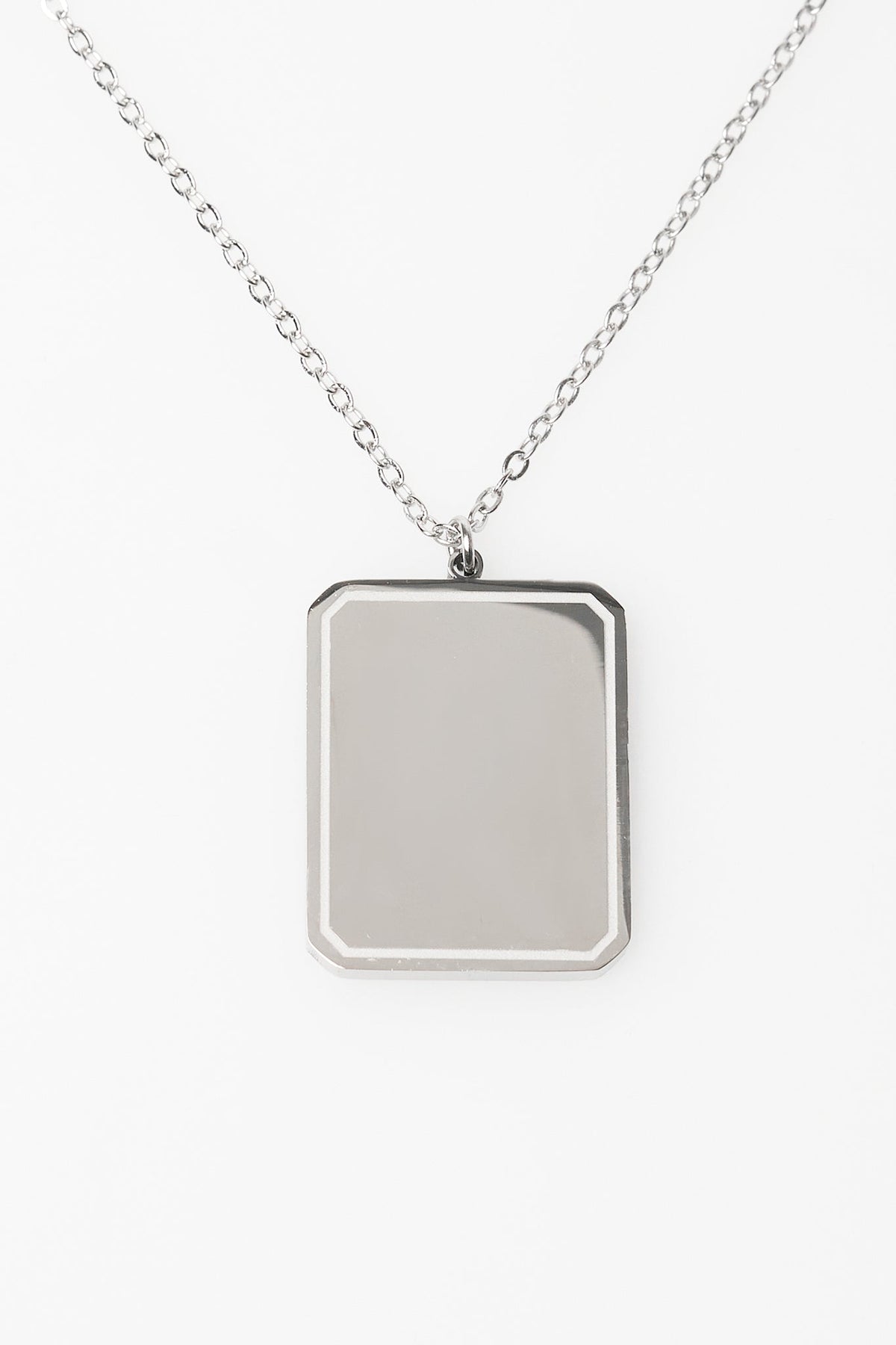 Collar con ribete grande