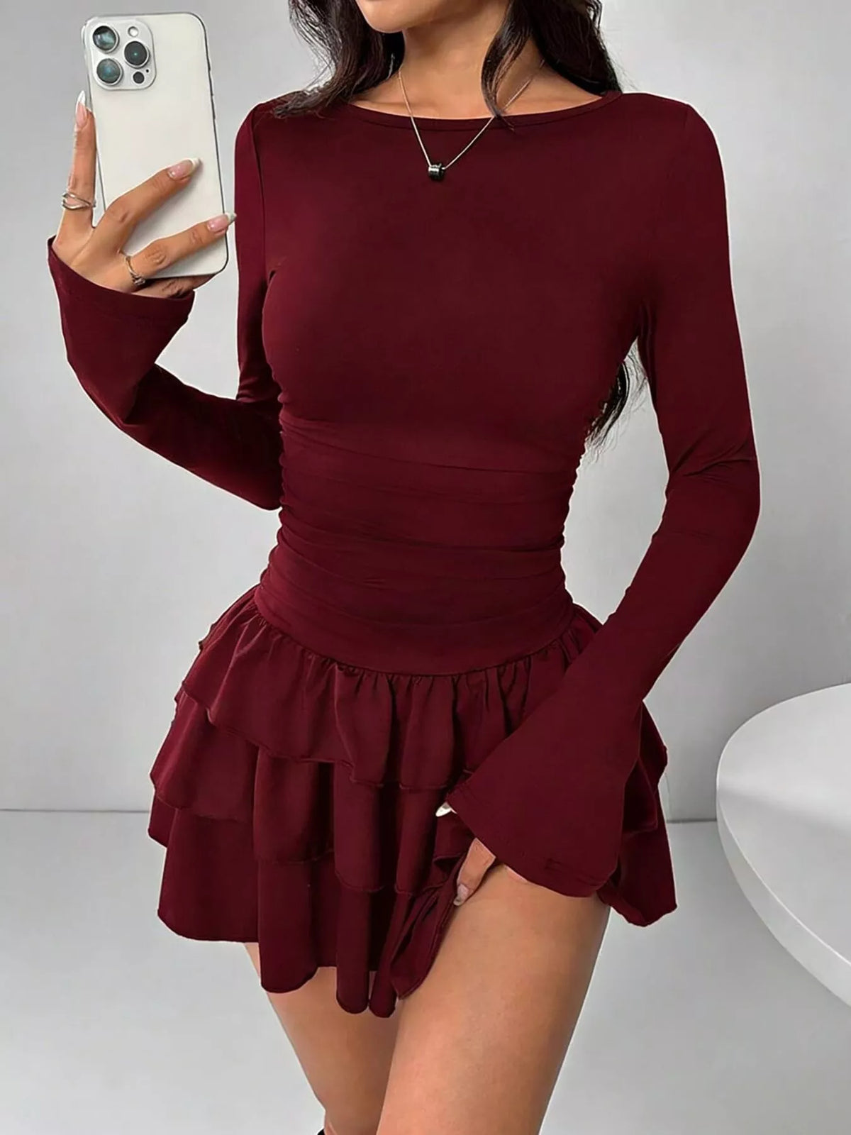 Minivestido fruncido de manga larga con volantes superpuestos