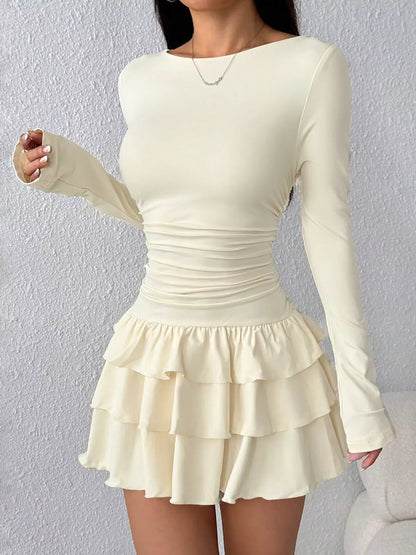 Minivestido fruncido de manga larga con volantes superpuestos