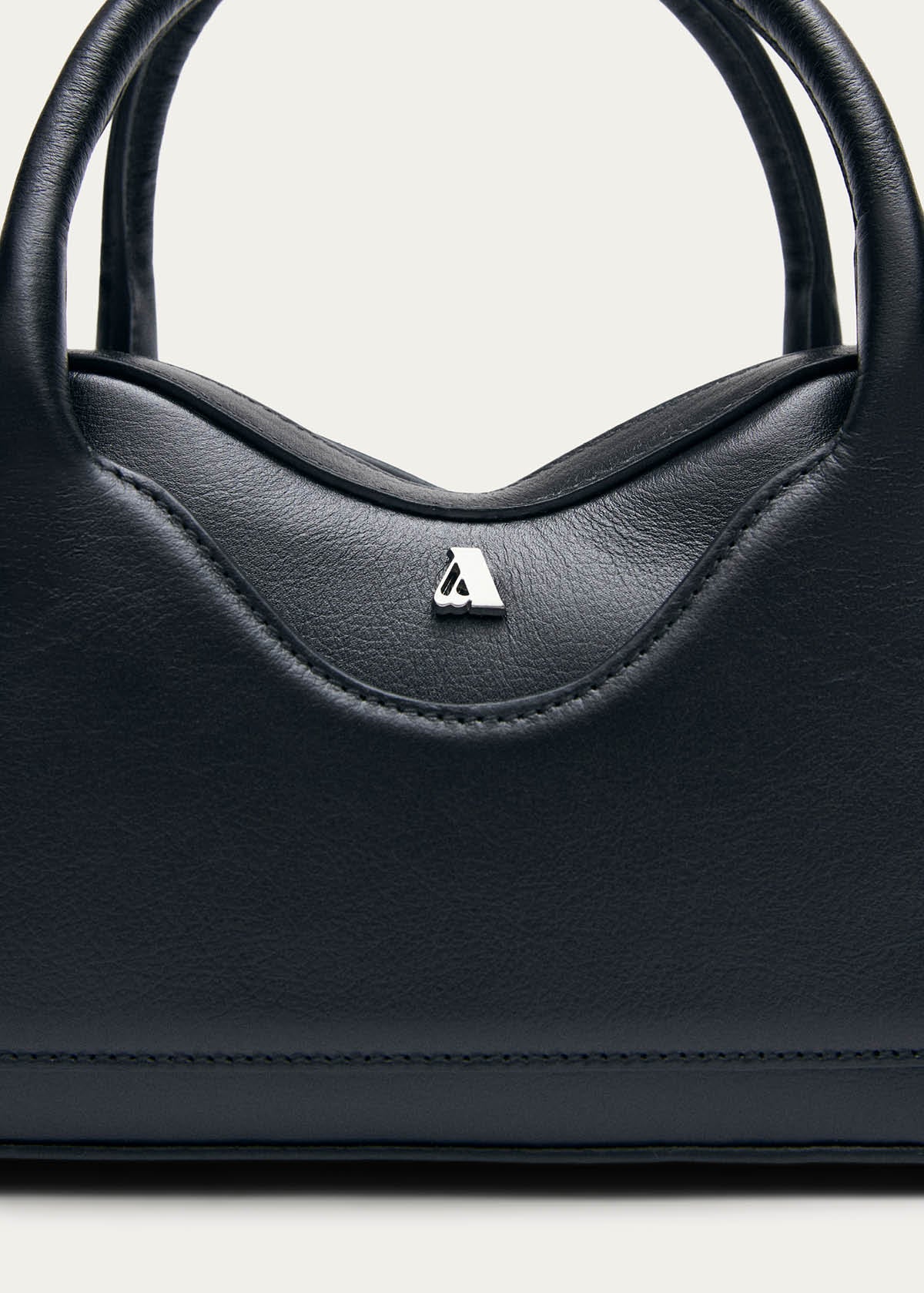 Bolso mini de cuero negro Hilma