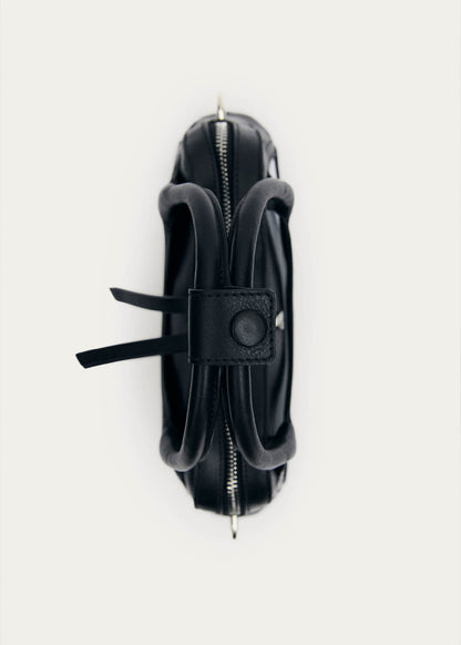 Bolso mini Hilma de vinilo y cuero negro