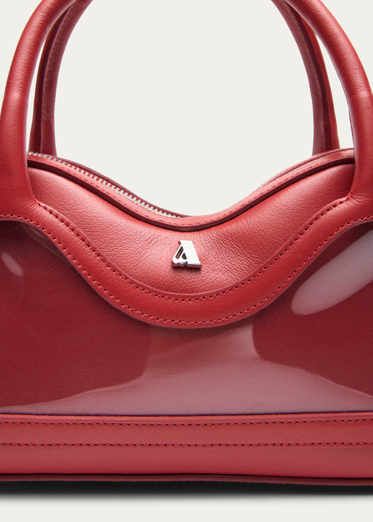Bolso mini Hilma de vinilo y cuero rojo