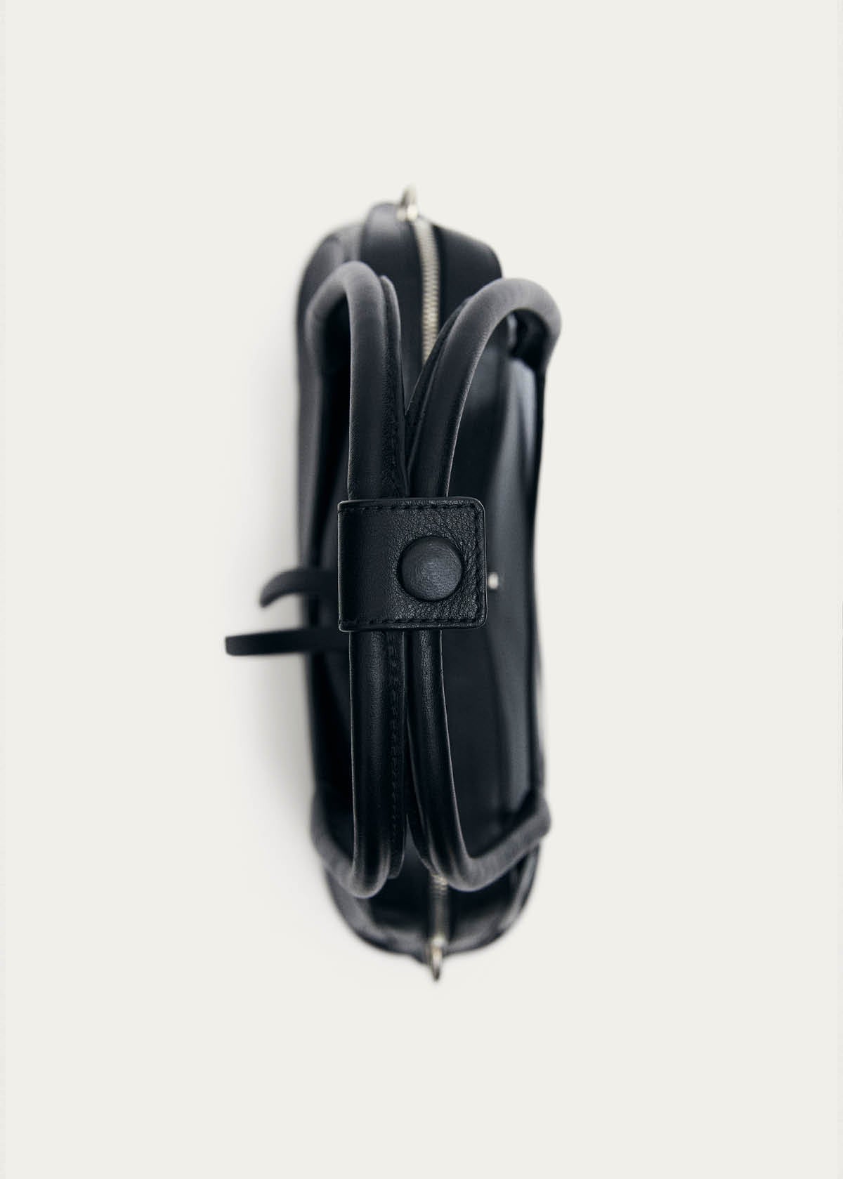 Bolso Hilma de cuero negro de vinilo