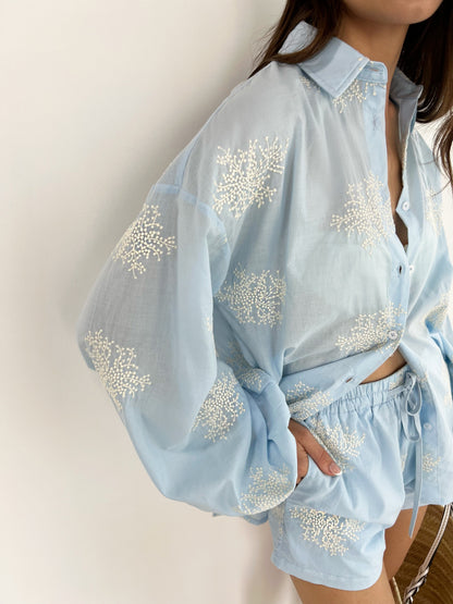 Camisa Loren de algodón bordado | Azul cielo