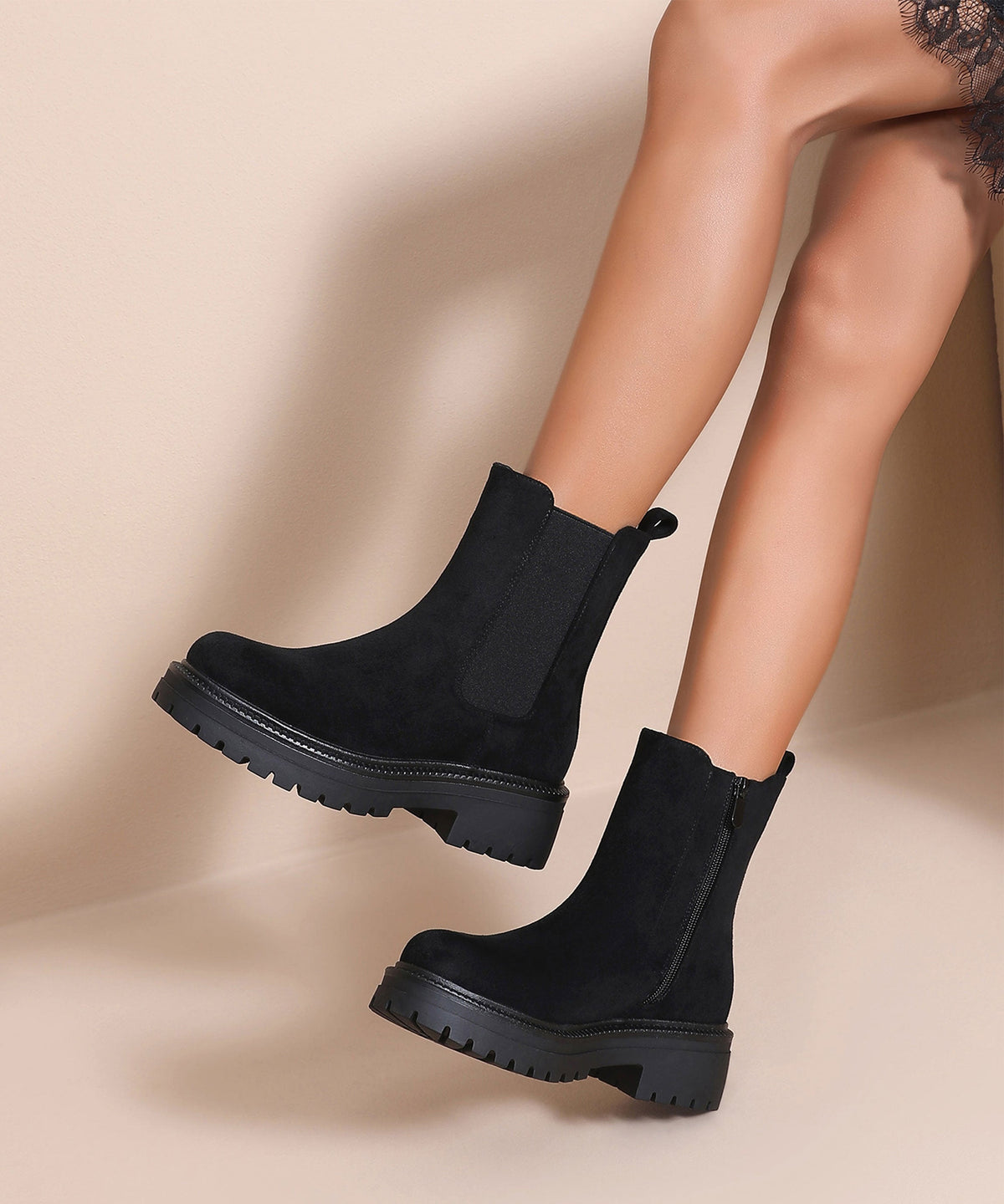 Botines Chelsea de ante Lania negros