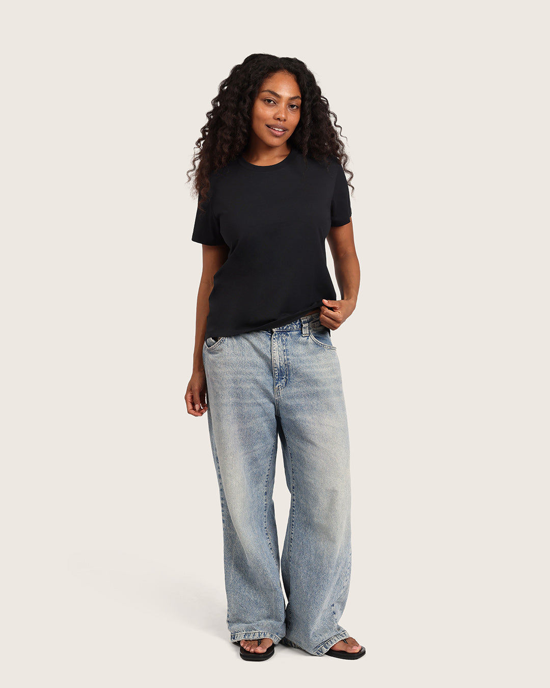 Camiseta clásica de cuello redondo para mujer - Negra