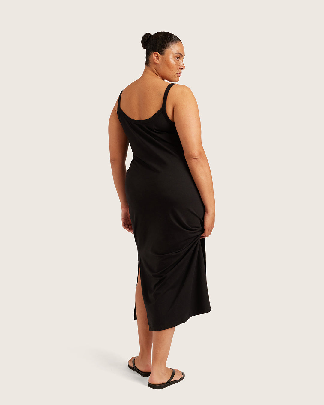 Vestido lencero con escote en V - Negro