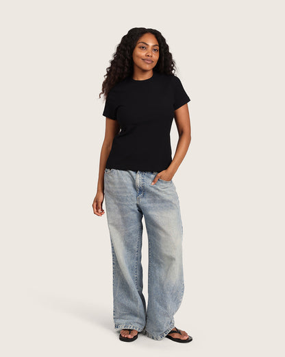 Camiseta de mujer de cuello redondo acanalada - Negra