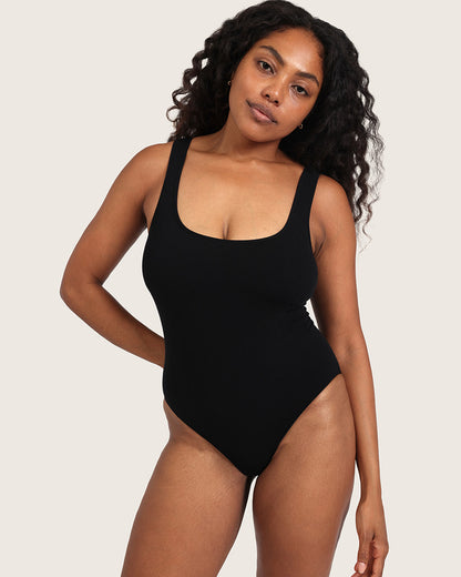 Body negro de canalé con escote cuadrado