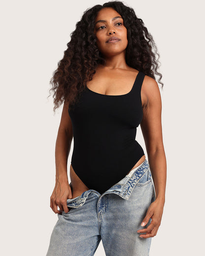 Body negro de canalé con escote cuadrado