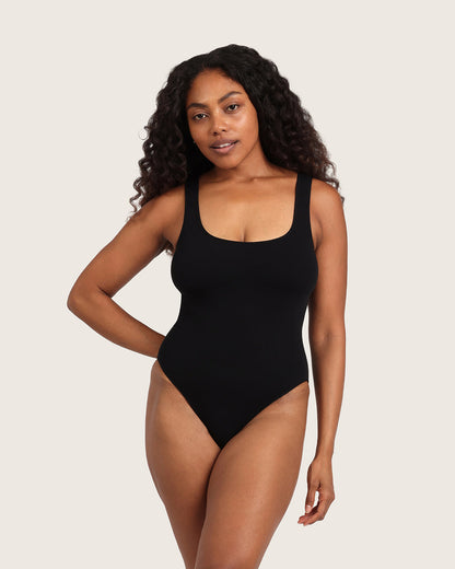 Body negro de canalé con escote cuadrado