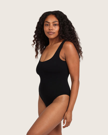 Body negro de canalé con escote cuadrado