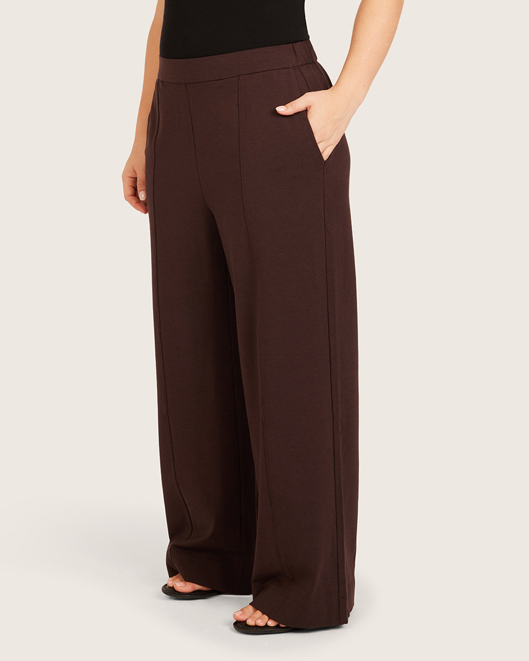 Pantalones de corte relajado - Cortos - Algarroba