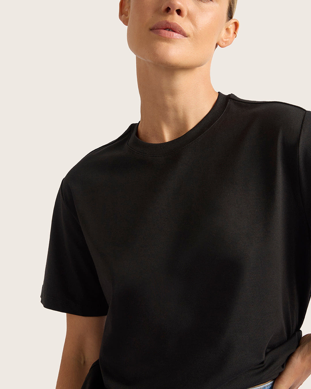 Camiseta clásica de cuello redondo para mujer - Negra