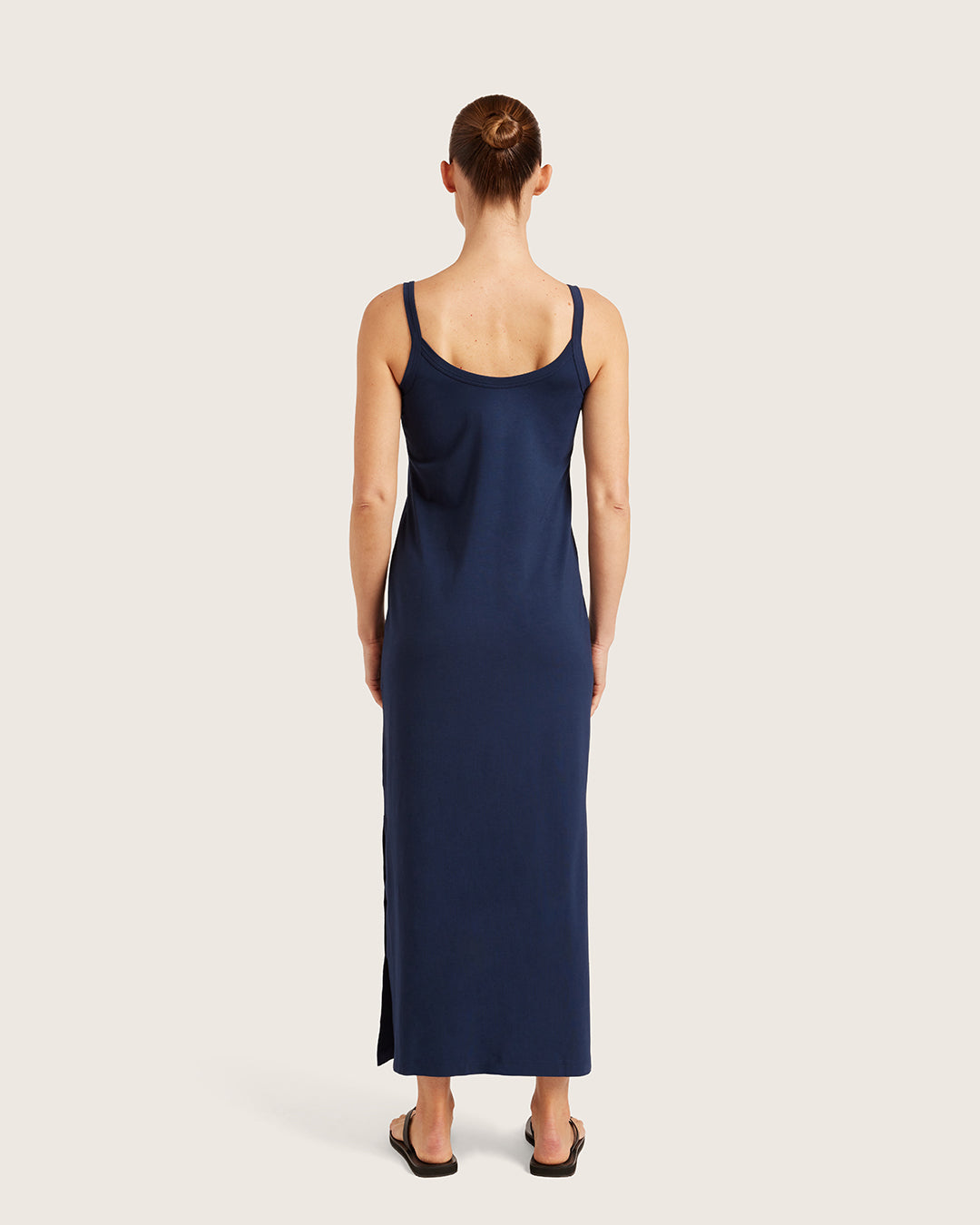 Vestido lencero con escote en V - Azul marino