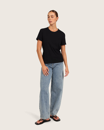 Camiseta de mujer de cuello redondo acanalada - Negra