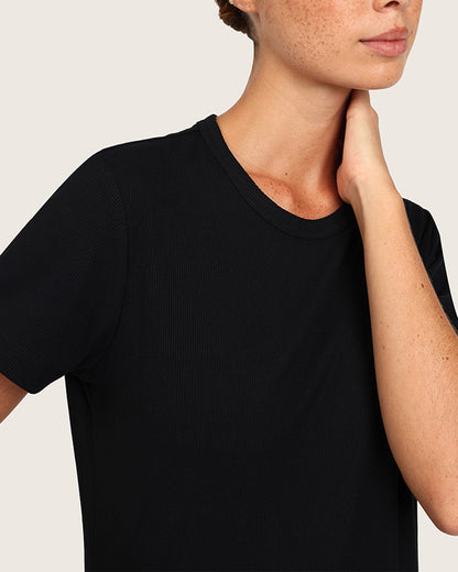 Camiseta de mujer de cuello redondo acanalada - Negra