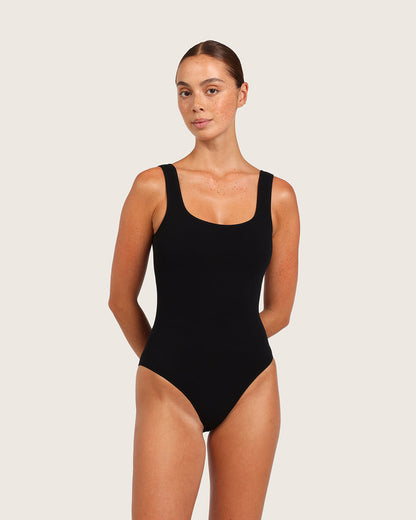 Body negro de canalé con escote cuadrado
